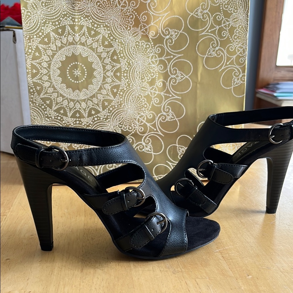 Elegant Cage Black Buckle Heels *EUC*